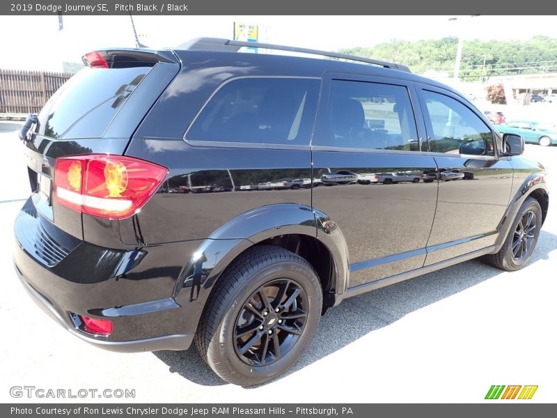 Pitch Black / Black 2019 Dodge Journey SE