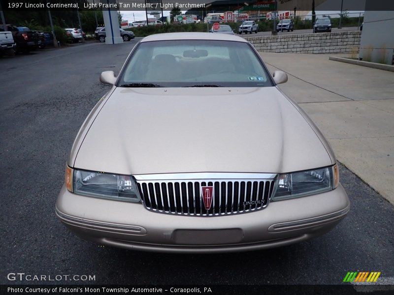 Light Prairie Tan Metallic / Light Parchment 1997 Lincoln Continental