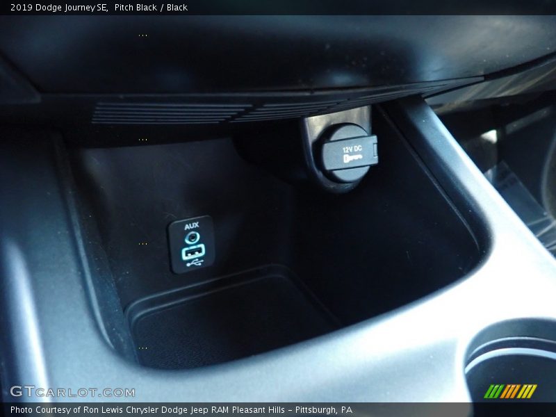 Pitch Black / Black 2019 Dodge Journey SE