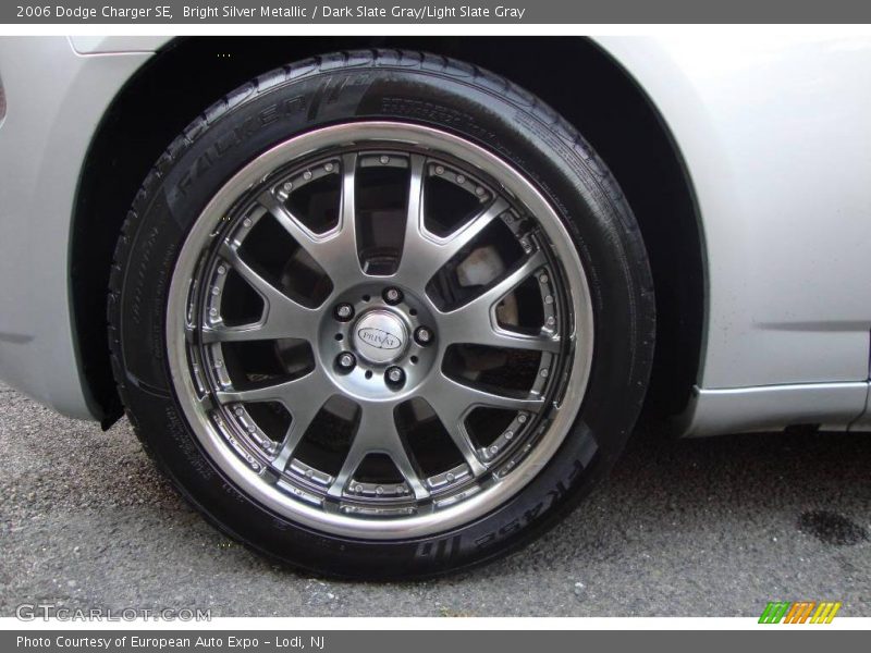 Bright Silver Metallic / Dark Slate Gray/Light Slate Gray 2006 Dodge Charger SE