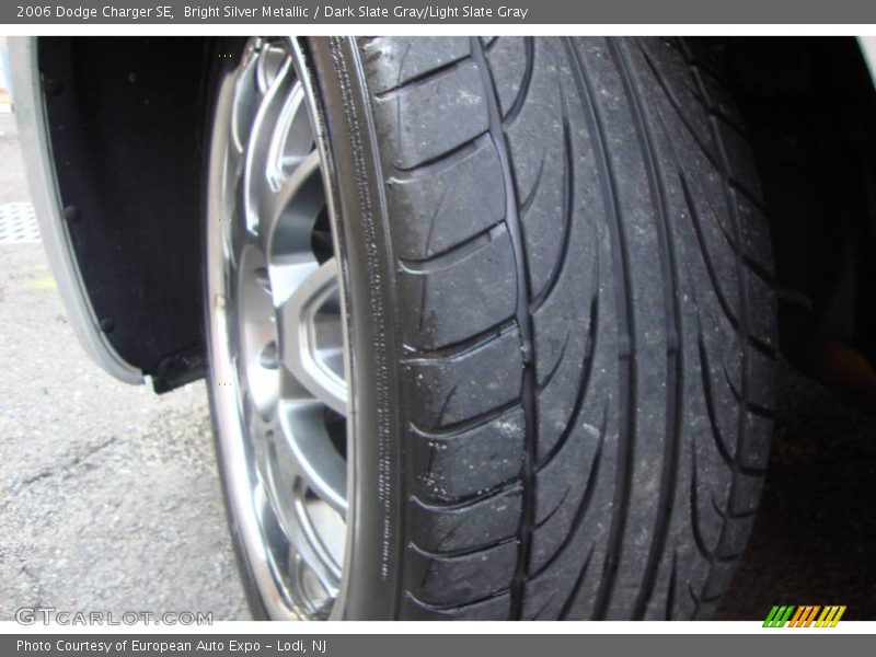 Bright Silver Metallic / Dark Slate Gray/Light Slate Gray 2006 Dodge Charger SE