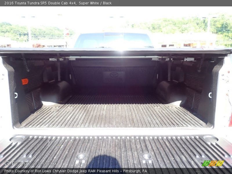Super White / Black 2016 Toyota Tundra SR5 Double Cab 4x4