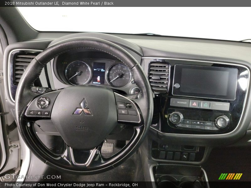 Diamond White Pearl / Black 2018 Mitsubishi Outlander LE