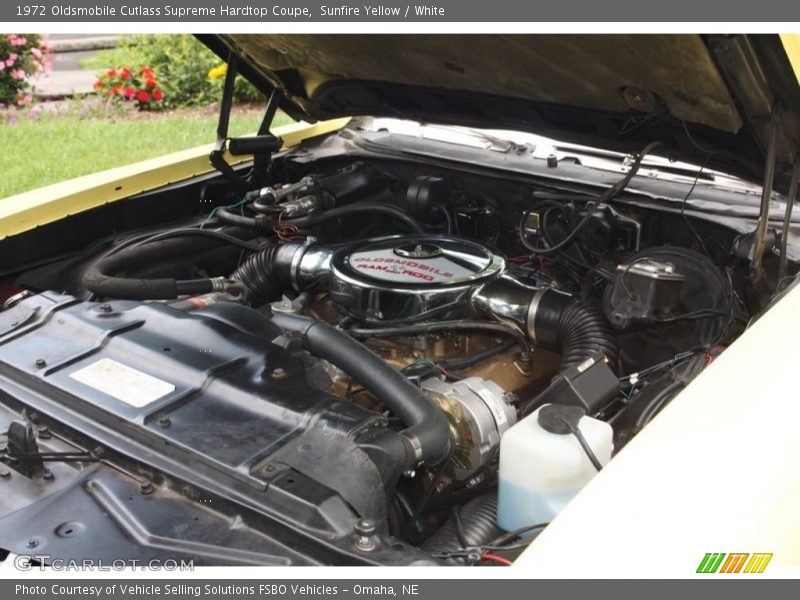 Sunfire Yellow / White 1972 Oldsmobile Cutlass Supreme Hardtop Coupe