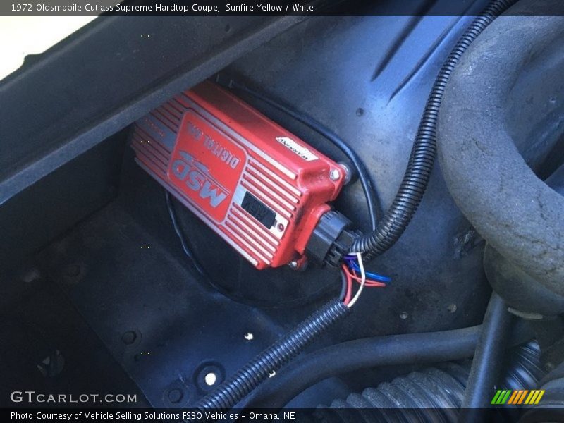 Sunfire Yellow / White 1972 Oldsmobile Cutlass Supreme Hardtop Coupe