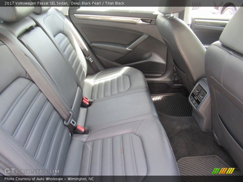 Deep Black Pearl / Titan Black 2017 Volkswagen Passat SEL Sedan