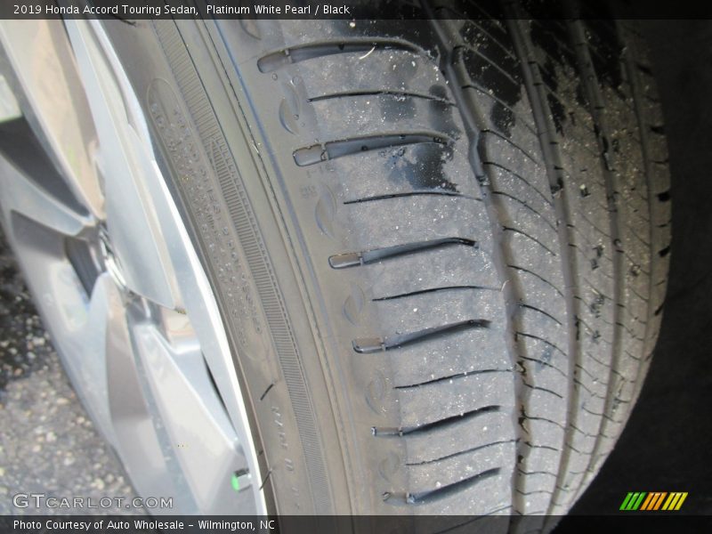 Platinum White Pearl / Black 2019 Honda Accord Touring Sedan