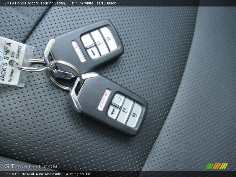 Platinum White Pearl / Black 2019 Honda Accord Touring Sedan