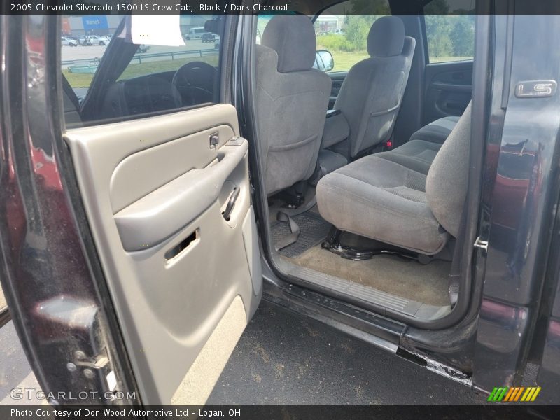 Black / Dark Charcoal 2005 Chevrolet Silverado 1500 LS Crew Cab