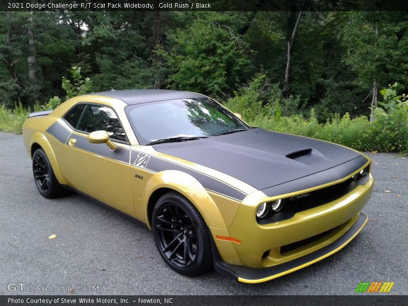 Front 3/4 View of 2021 Challenger R/T Scat Pack Widebody