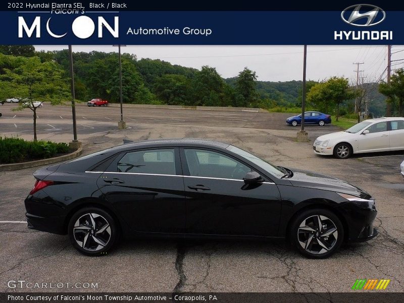 Black / Black 2022 Hyundai Elantra SEL