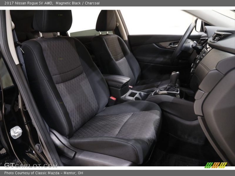 Magnetic Black / Charcoal 2017 Nissan Rogue SV AWD