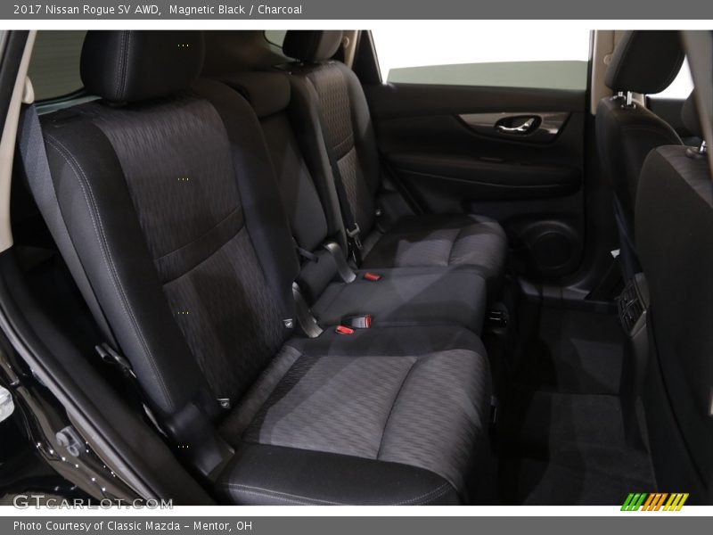 Magnetic Black / Charcoal 2017 Nissan Rogue SV AWD