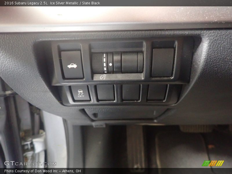 Ice Silver Metallic / Slate Black 2016 Subaru Legacy 2.5i