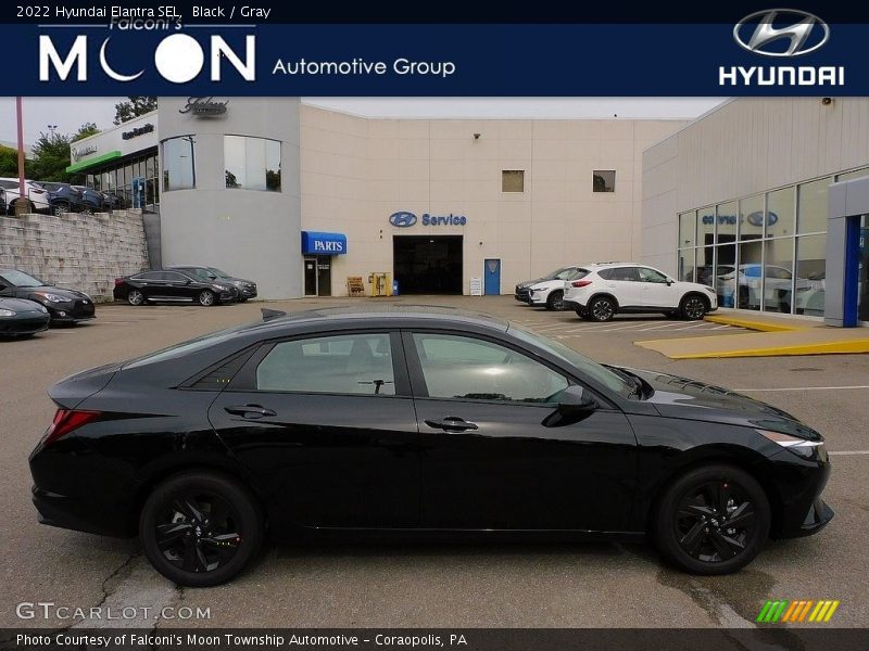 Black / Gray 2022 Hyundai Elantra SEL