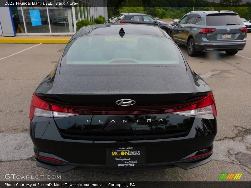 Black / Gray 2022 Hyundai Elantra SEL