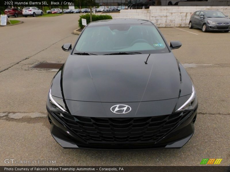 Black / Gray 2022 Hyundai Elantra SEL
