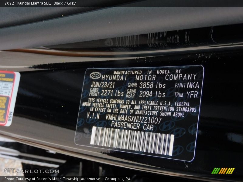 Black / Gray 2022 Hyundai Elantra SEL