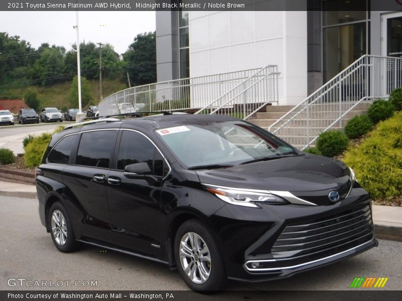 Front 3/4 View of 2021 Sienna Platinum AWD Hybrid