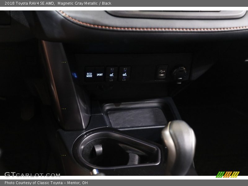 Magnetic Gray Metallic / Black 2018 Toyota RAV4 SE AWD