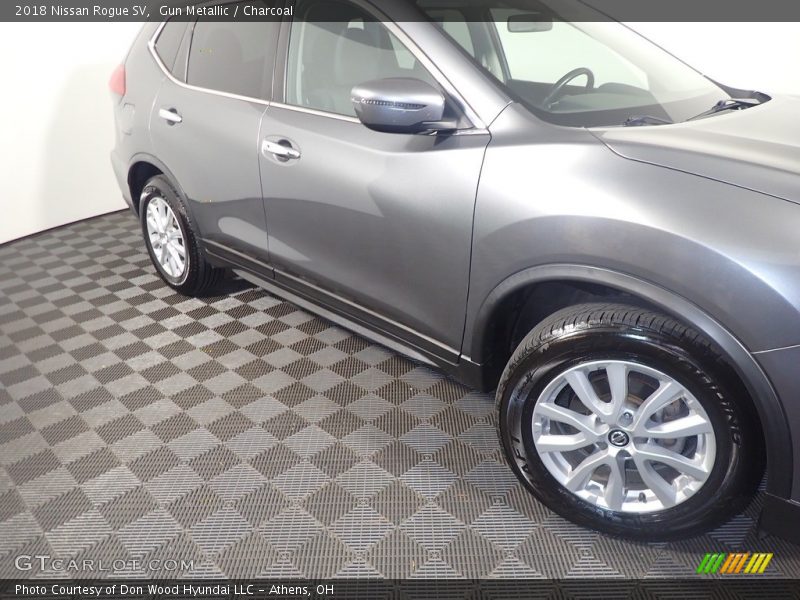 Gun Metallic / Charcoal 2018 Nissan Rogue SV