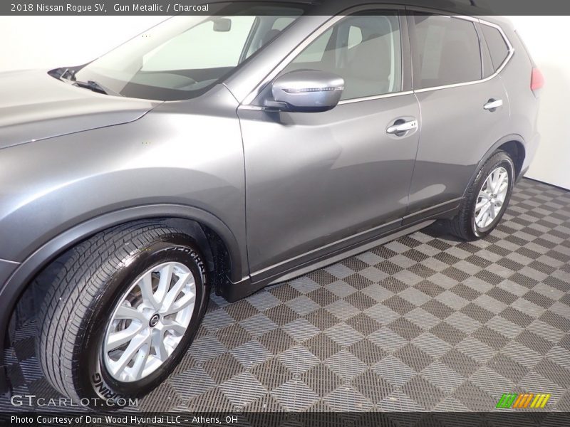 Gun Metallic / Charcoal 2018 Nissan Rogue SV