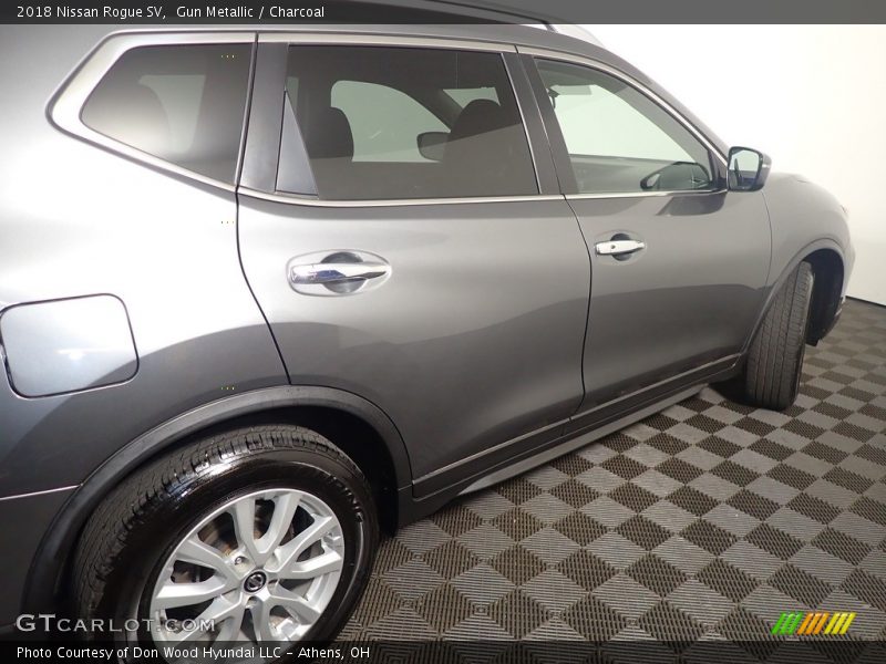 Gun Metallic / Charcoal 2018 Nissan Rogue SV