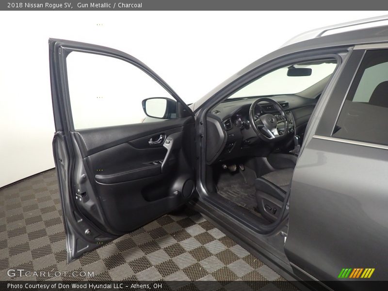 Gun Metallic / Charcoal 2018 Nissan Rogue SV