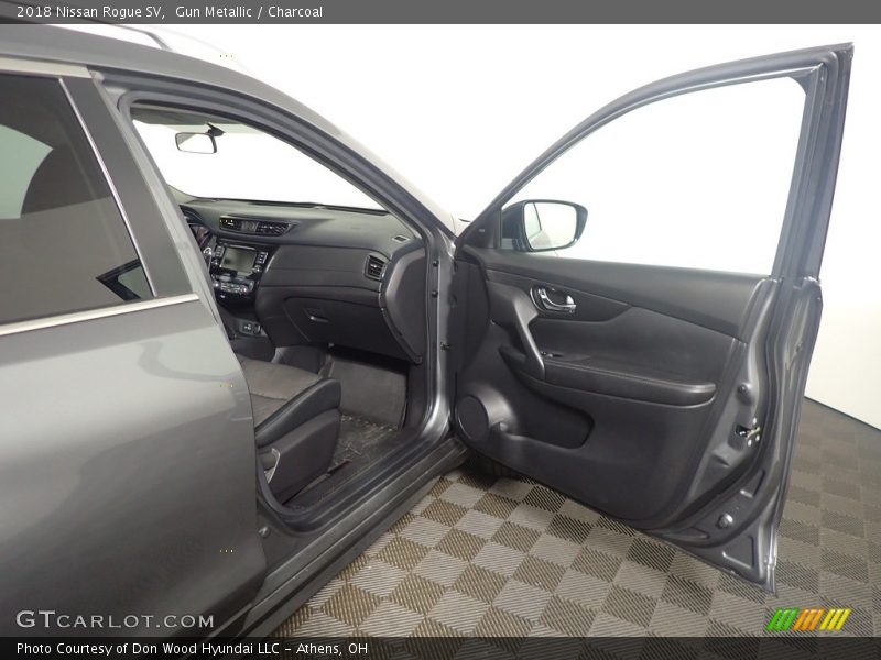 Gun Metallic / Charcoal 2018 Nissan Rogue SV