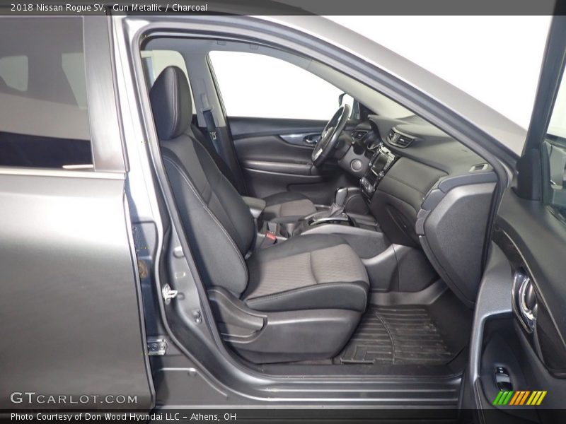 Gun Metallic / Charcoal 2018 Nissan Rogue SV