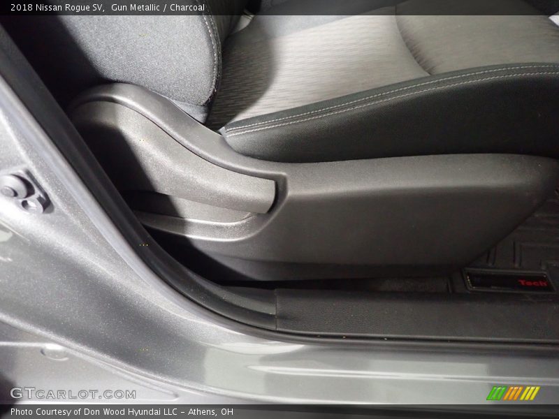 Gun Metallic / Charcoal 2018 Nissan Rogue SV