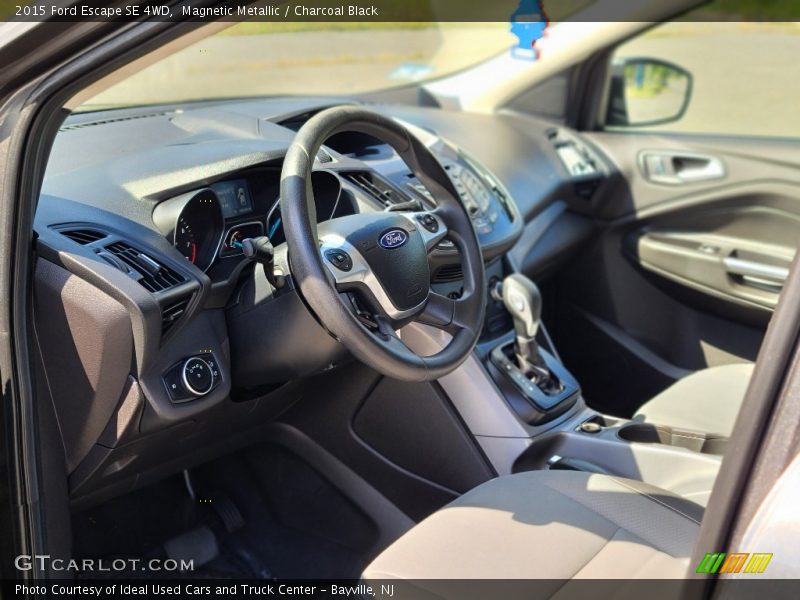 Magnetic Metallic / Charcoal Black 2015 Ford Escape SE 4WD