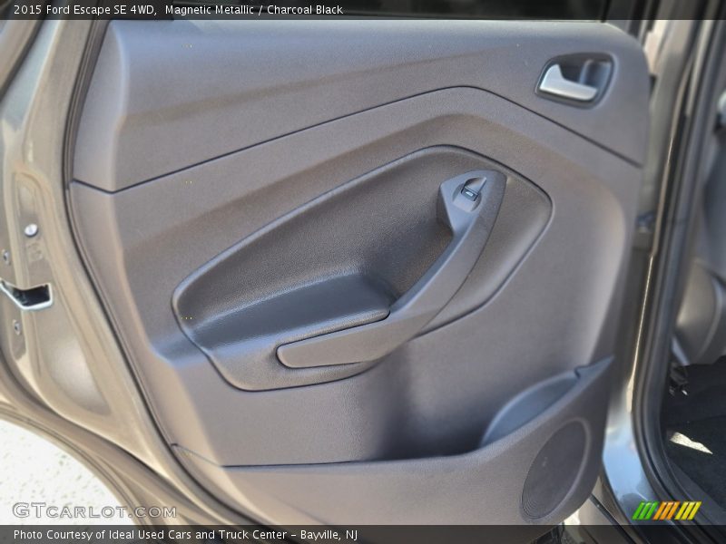 Magnetic Metallic / Charcoal Black 2015 Ford Escape SE 4WD