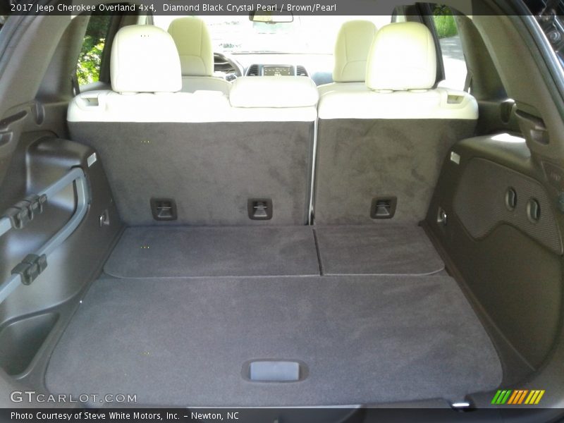  2017 Cherokee Overland 4x4 Trunk
