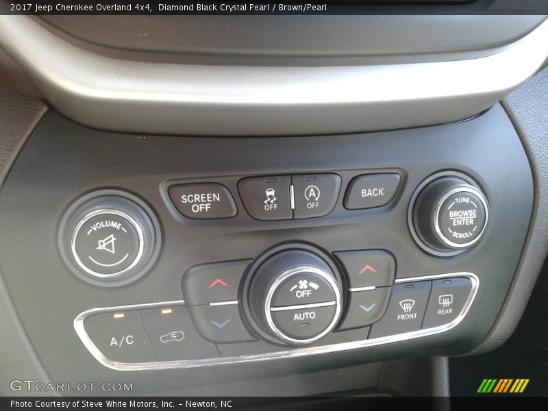 Controls of 2017 Cherokee Overland 4x4