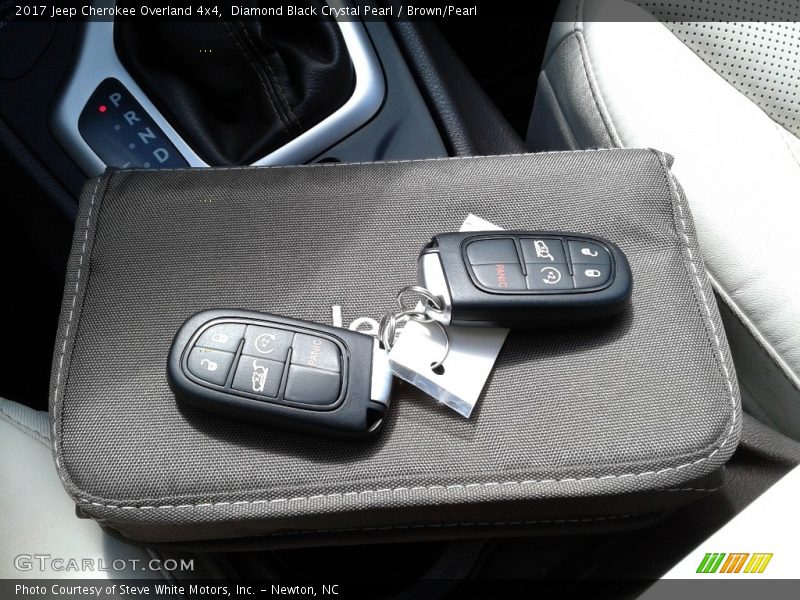 Keys of 2017 Cherokee Overland 4x4