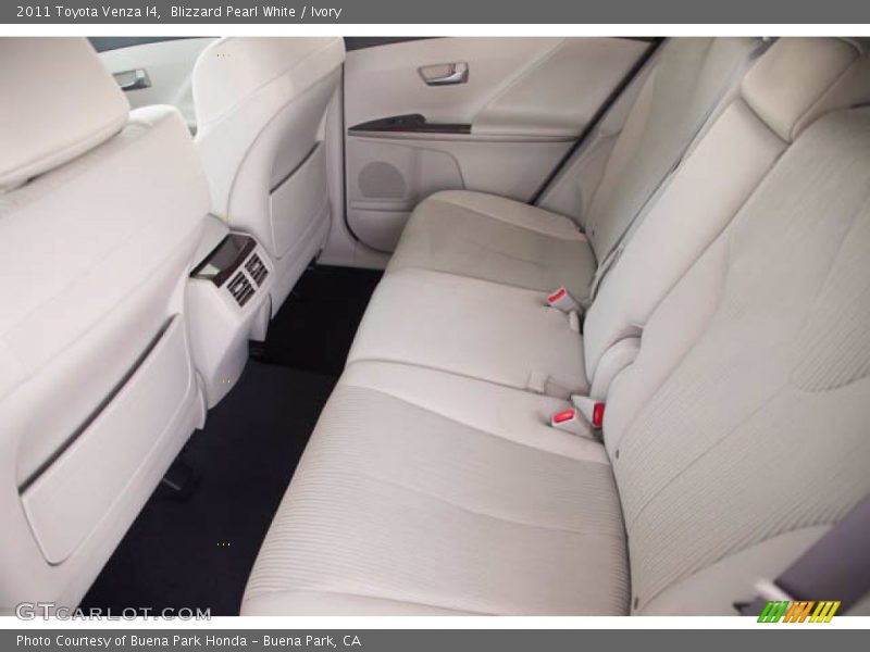 Blizzard Pearl White / Ivory 2011 Toyota Venza I4