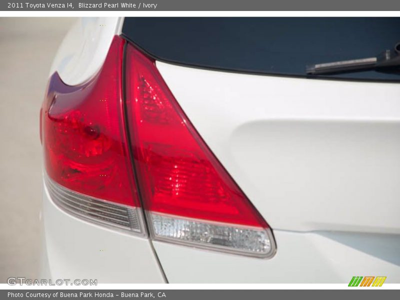 Blizzard Pearl White / Ivory 2011 Toyota Venza I4