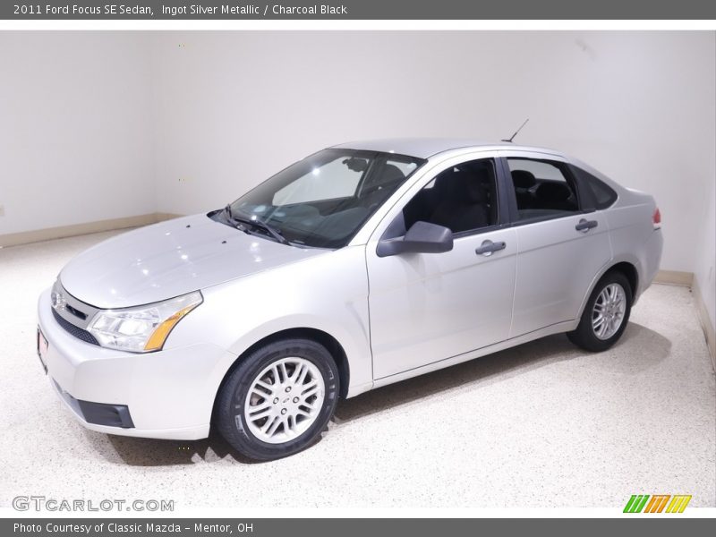 Ingot Silver Metallic / Charcoal Black 2011 Ford Focus SE Sedan