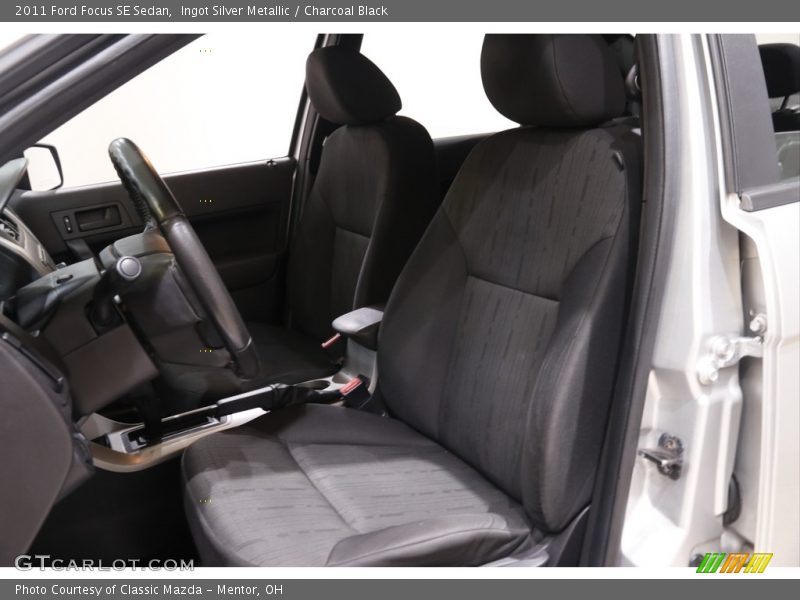 Ingot Silver Metallic / Charcoal Black 2011 Ford Focus SE Sedan