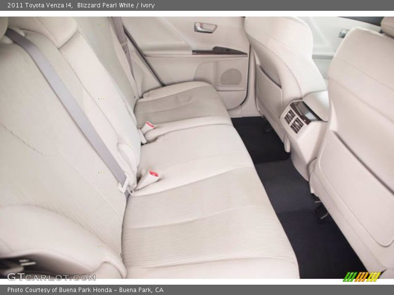 Blizzard Pearl White / Ivory 2011 Toyota Venza I4