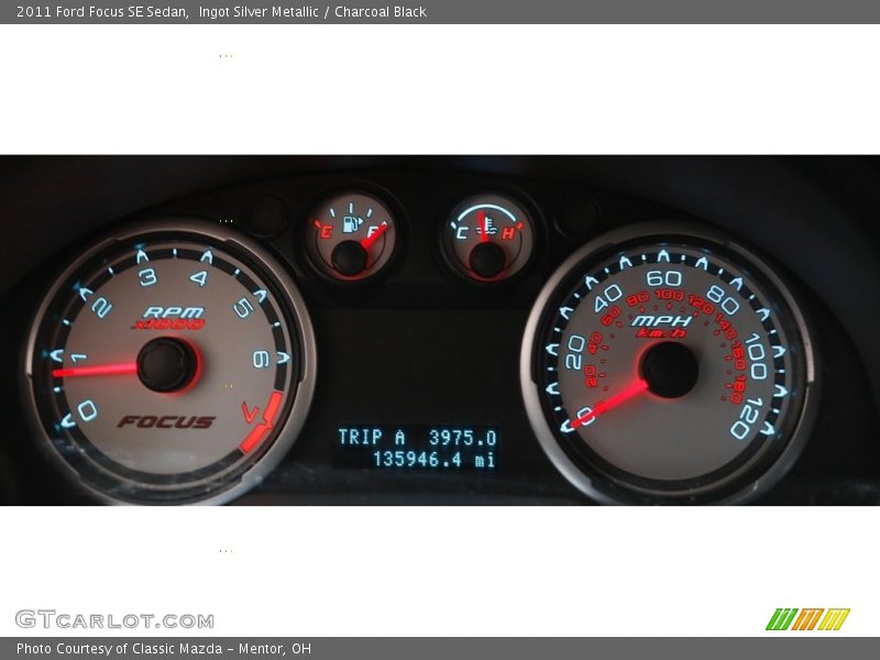 Ingot Silver Metallic / Charcoal Black 2011 Ford Focus SE Sedan