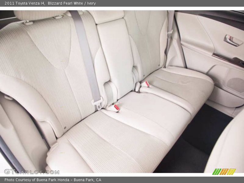 Blizzard Pearl White / Ivory 2011 Toyota Venza I4