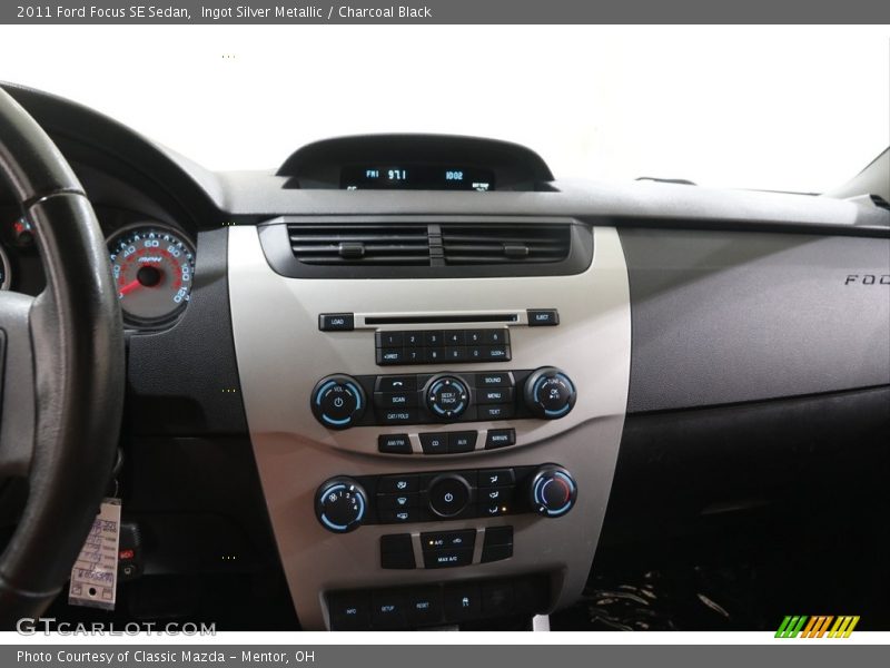 Ingot Silver Metallic / Charcoal Black 2011 Ford Focus SE Sedan