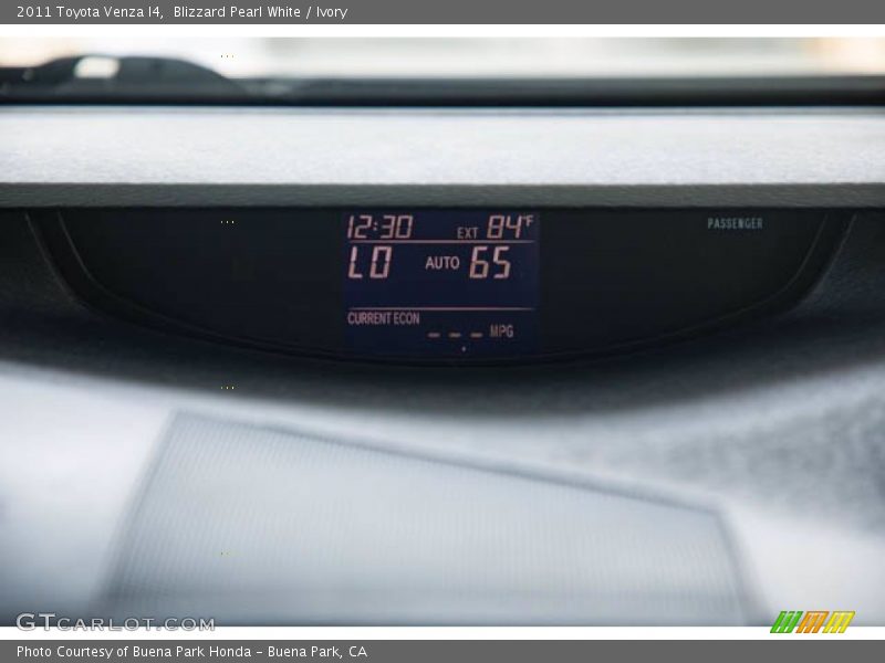 Blizzard Pearl White / Ivory 2011 Toyota Venza I4