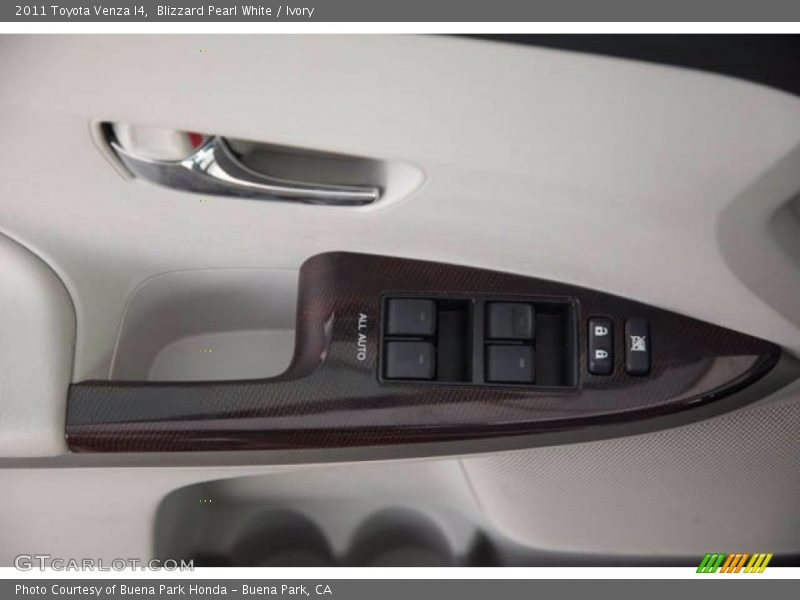 Blizzard Pearl White / Ivory 2011 Toyota Venza I4