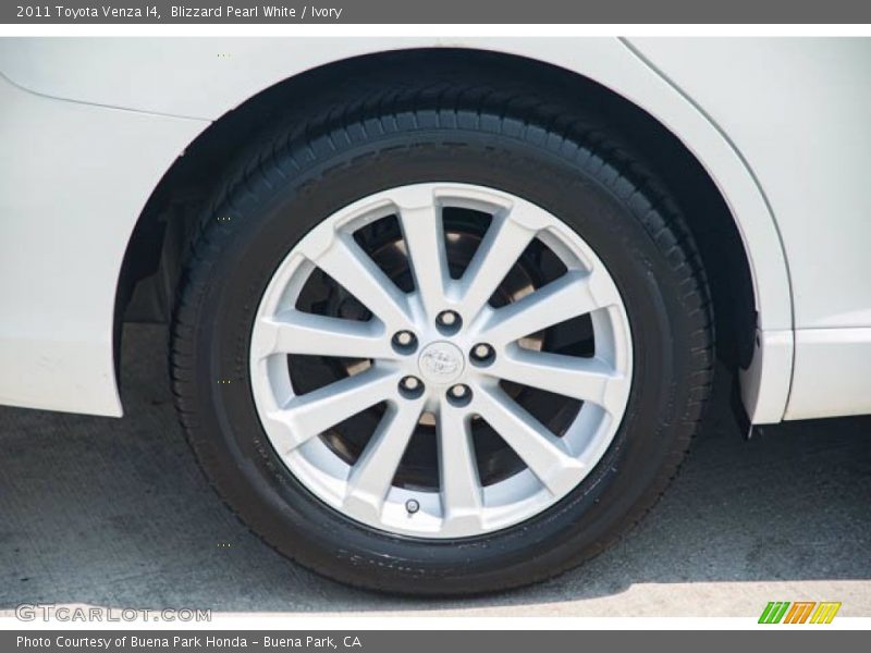 Blizzard Pearl White / Ivory 2011 Toyota Venza I4