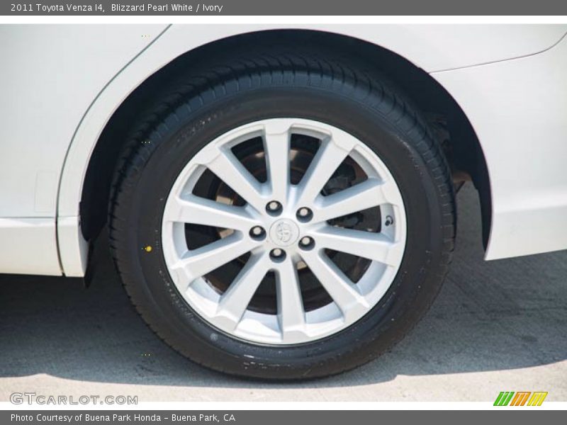 Blizzard Pearl White / Ivory 2011 Toyota Venza I4