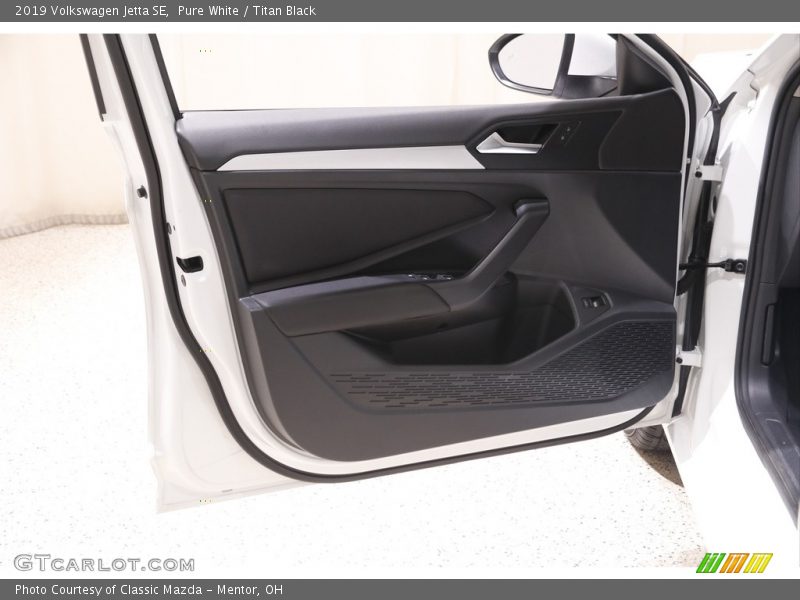 Pure White / Titan Black 2019 Volkswagen Jetta SE