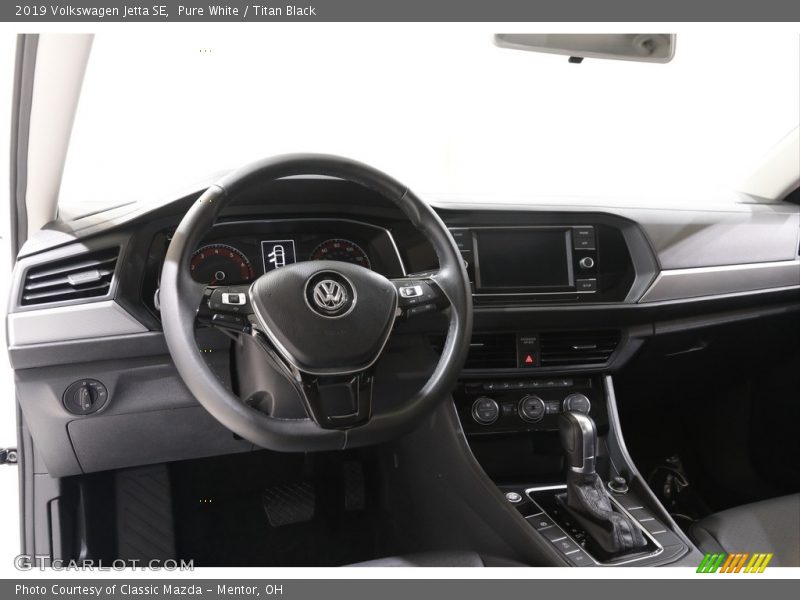 Pure White / Titan Black 2019 Volkswagen Jetta SE